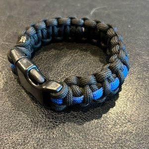 NWOT Thin Blue Line Paracord Bracelet (Unisex)